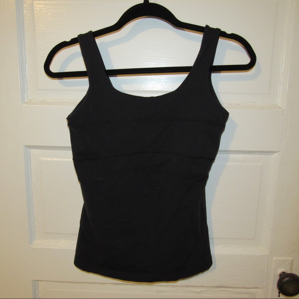Black Shelf-Bra Athleta Yoga Tank